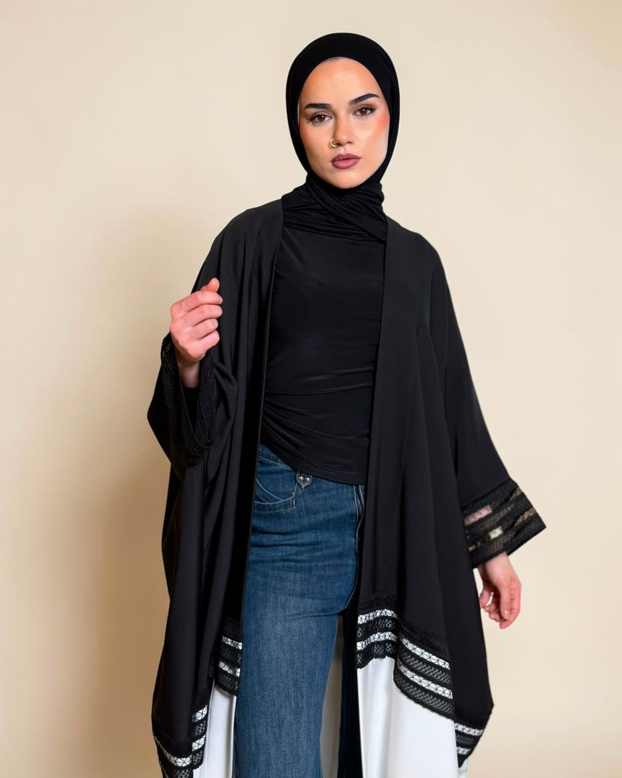 Noir Contrast Open Abaya – Contemporary Edition