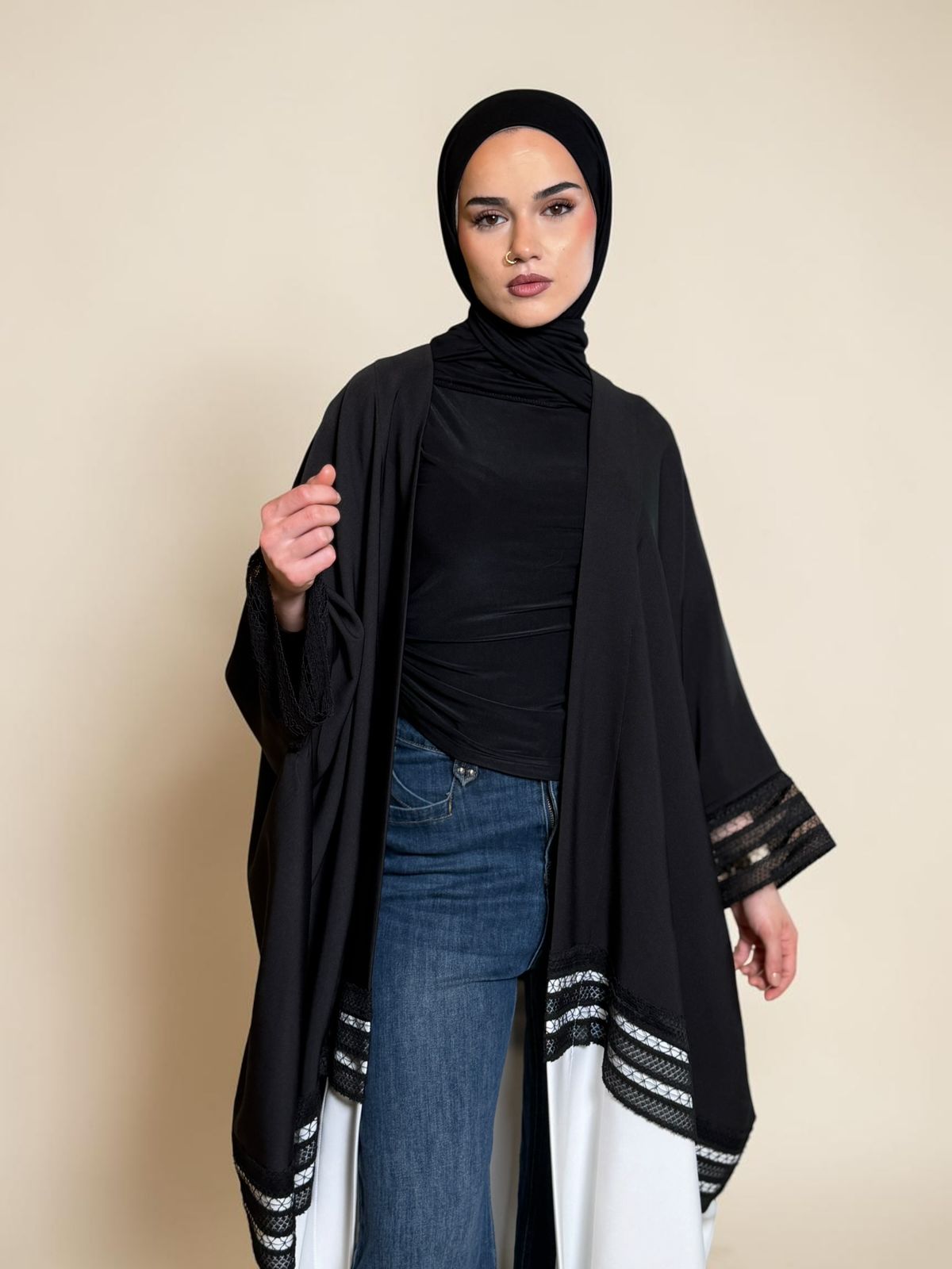 Noir Contrast Open Abaya – Contemporary Edition