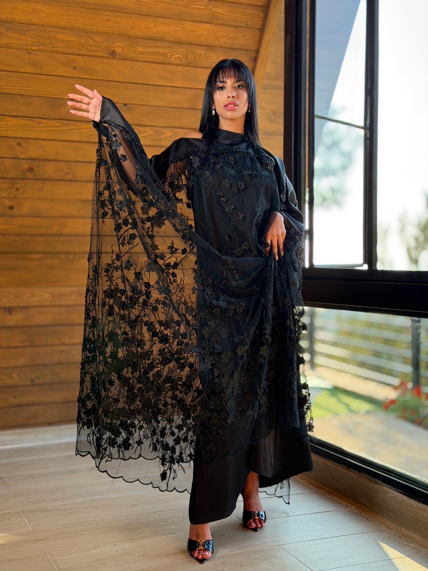 Noura Lace Evening Cape – Black