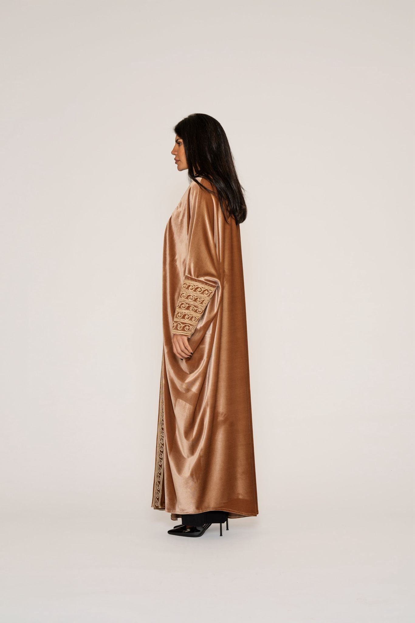 Classic Velvet Abaya – Soft Bronze
